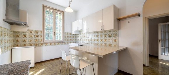 7 bedrooms Villa in Parma, Italy No. 380196 10