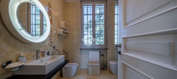 7 bedrooms Villa in Parma, Italy No. 380196 18