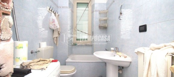 2غرفة شقة في Turin, Italy رقم 125974 3