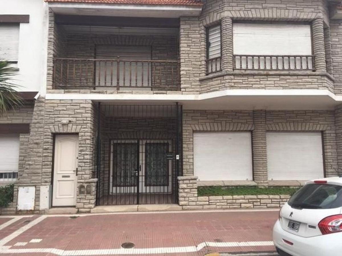2 bedrooms House in Mar del Plata, Argentina No. 90392