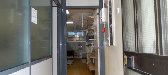 57m² Commercial property in Lisbon, Portugal No. 68256 4