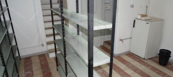 57m² Commercial property in Lisbon, Portugal No. 68256 13