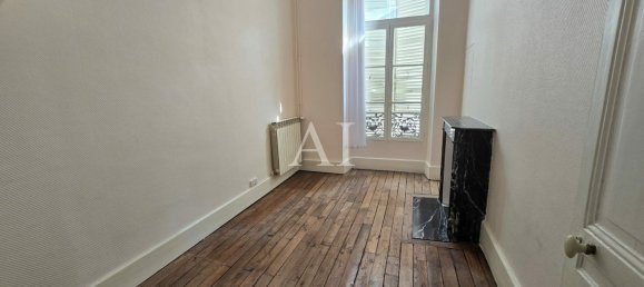 2 bedrooms Apartment in Bourges, France No. 233963 3