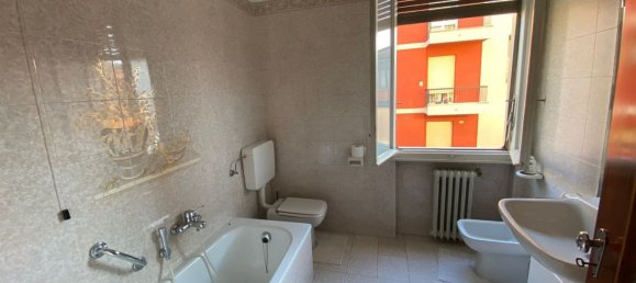 4 bedrooms Apartment in Carpi, Italy No. 346651 16
