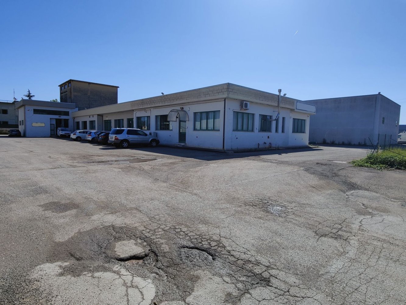 649m² Building in Perugia, Italy No. 47693