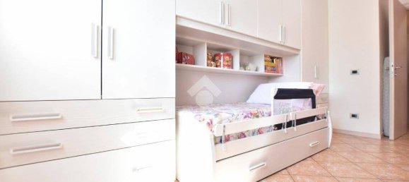 Apartamento de 2 dormitorios en Vignate, Italy No. 377101 11