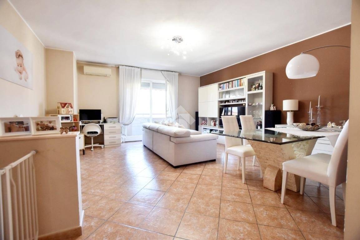 Apartamento de 2 dormitorios en Vignate, Italy No. 377101