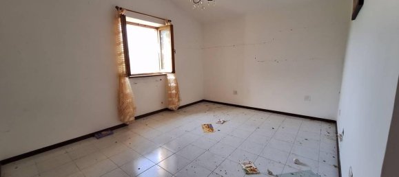 Casa de 4 habitaciónes en San Severino Marche, Italy No. 20115 8