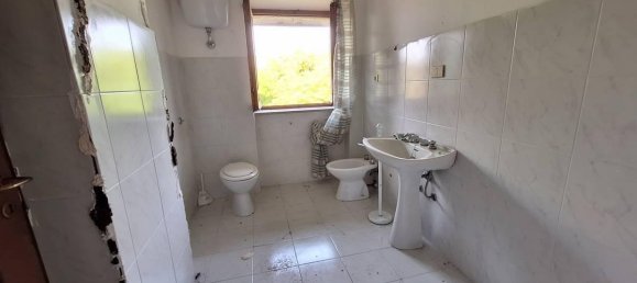 Casa de 4 habitaciónes en San Severino Marche, Italy No. 20115 12