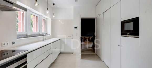 6 bedrooms Villa in Lisbon, Portugal No. 129000 25