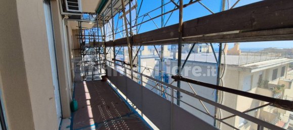 3 Schlafzimmer Wohnung in Genoa, Italy, Nr. 266653 8