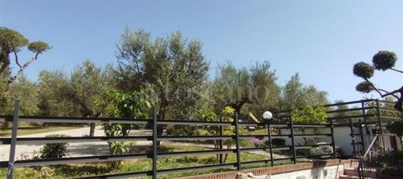 Villa de 15 divisões em Città Sant'Angelo, Italy N.º 161660 37