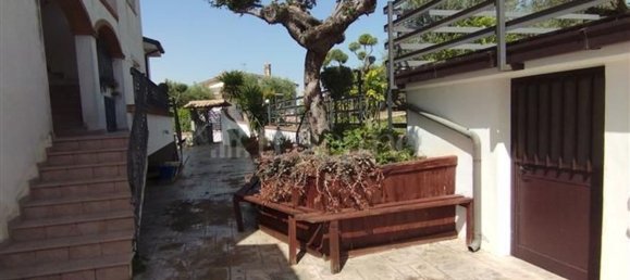 Villa de 15 divisões em Città Sant'Angelo, Italy N.º 161660 35