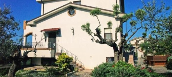 Villa de 15 divisões em Città Sant'Angelo, Italy N.º 161660 6