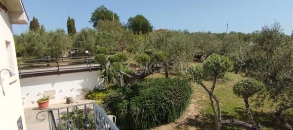 Villa de 15 divisões em Città Sant'Angelo, Italy N.º 161660 47