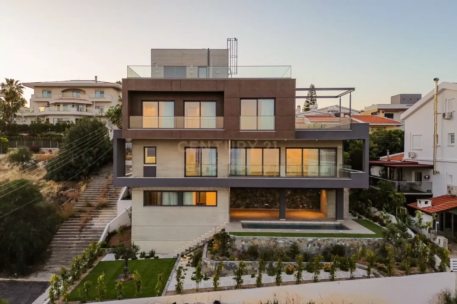 Villa de 4 dormitorios en Mesa Geitonia, Cyprus No. 4452