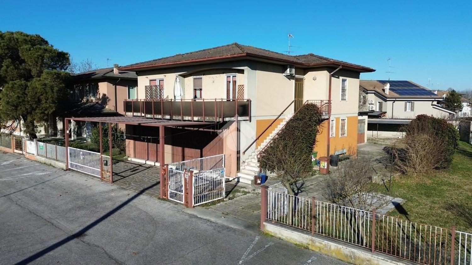 280m² Warehouse in Marmirolo, Italy No. 159055