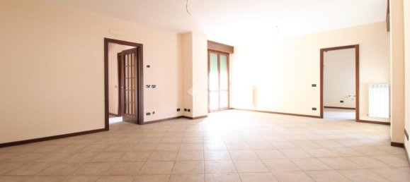 4 rooms Apartment in Sassuolo, Italy No. 107785 2