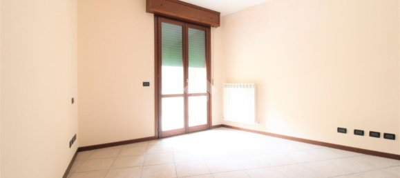 4 rooms Apartment in Sassuolo, Italy No. 107785 10