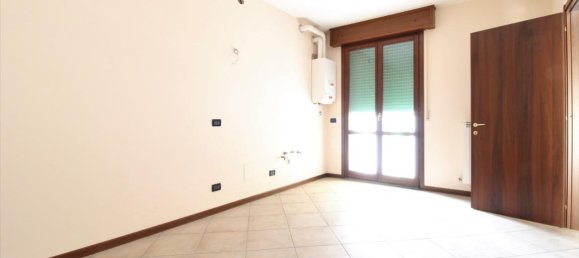 4 rooms Apartment in Sassuolo, Italy No. 107785 7