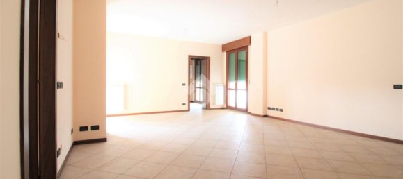 4 rooms Apartment in Sassuolo, Italy No. 107785 4