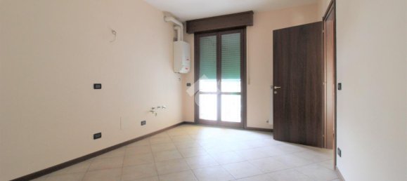 4 rooms Apartment in Sassuolo, Italy No. 107785 6