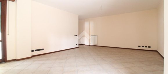 4 rooms Apartment in Sassuolo, Italy No. 107785 3