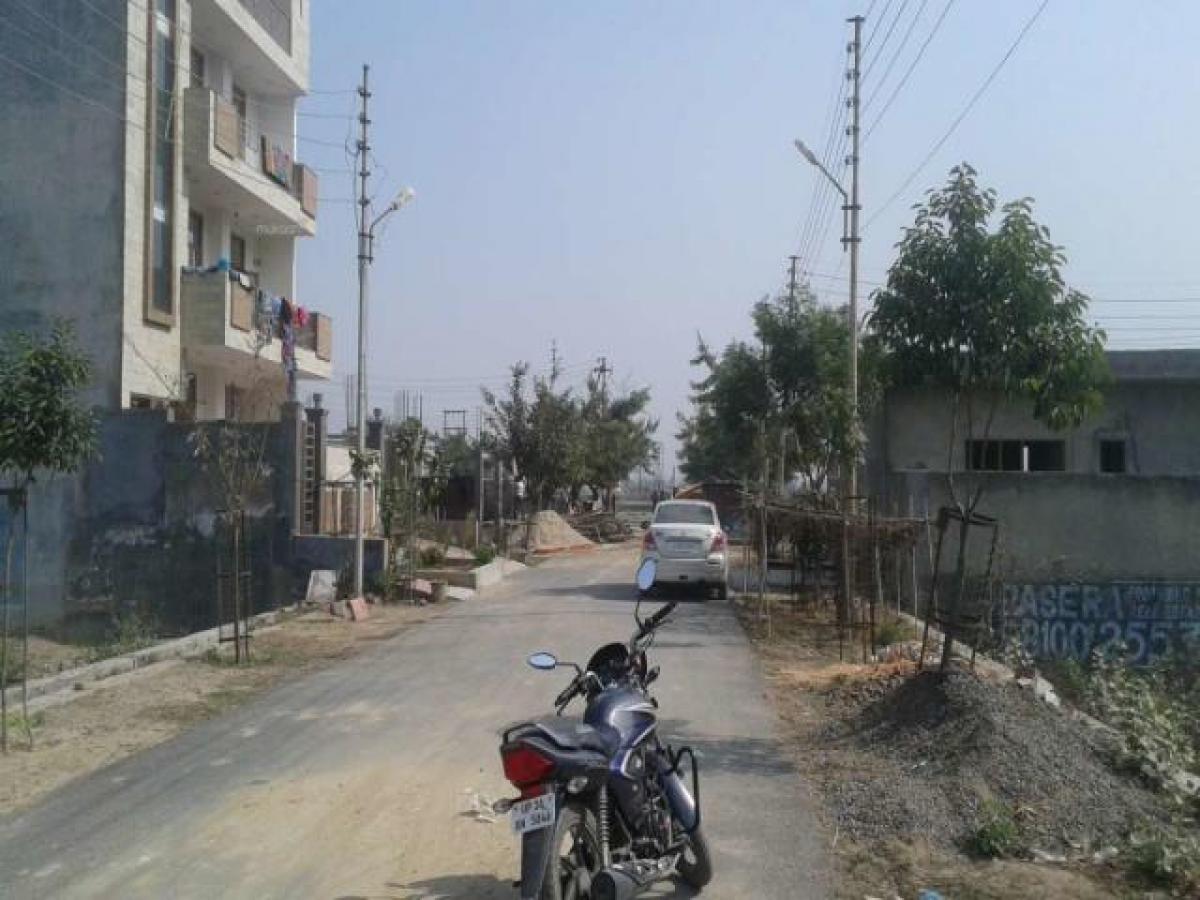  Land in Noida, India No. 40544