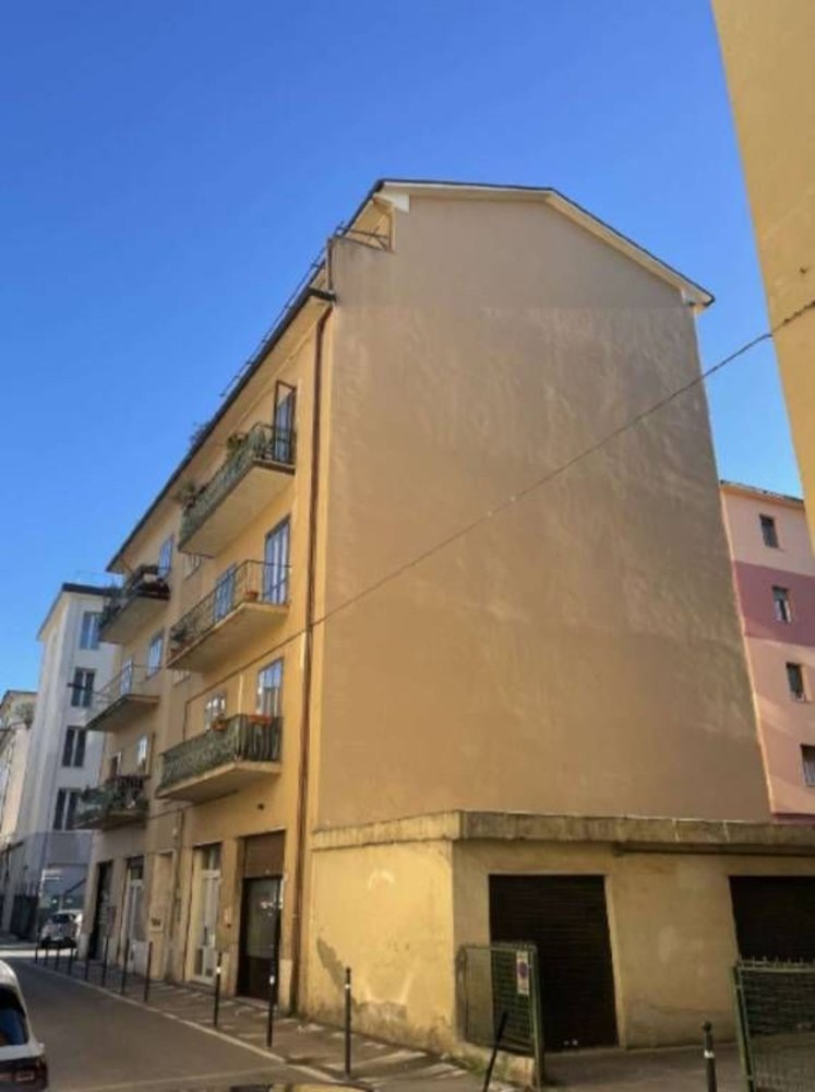 3 rooms Apartment in Arezzo, Italy No. 196809