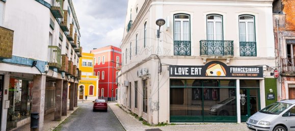 9 bedrooms Building in Marinha Grande, Portugal No. 68453 2