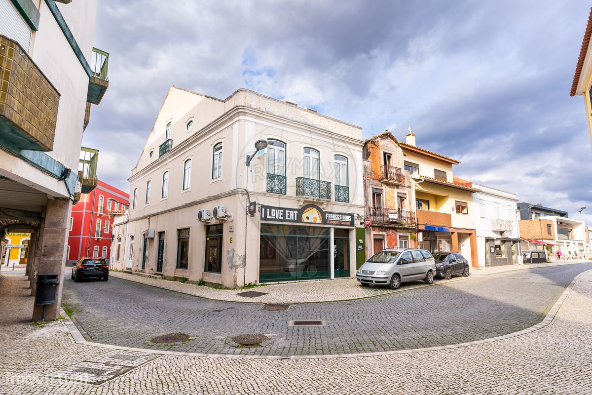 9 bedrooms Building in Marinha Grande, Portugal No. 68453