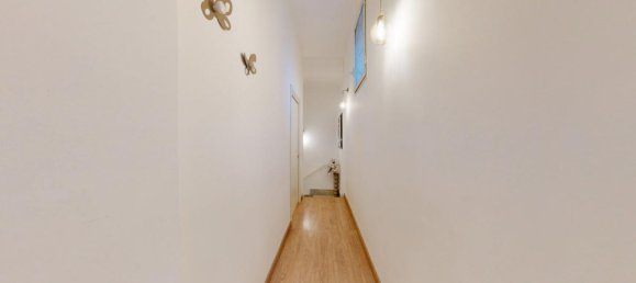 4 rooms Apartment in Naples, Italy No. 1769 9