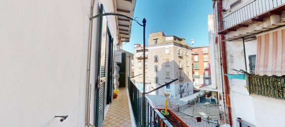 4 rooms Apartment in Naples, Italy No. 1769 2