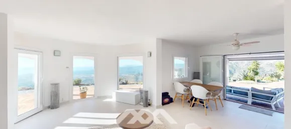 3 bedrooms Villa in Arenas, Spain No. 131049 12