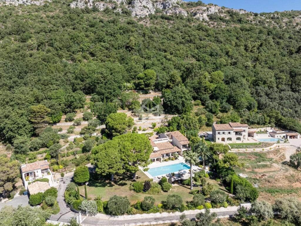 12 bedrooms Castles in Vence, France No. 285032