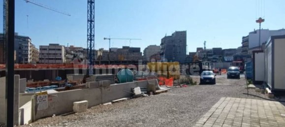 Коммерческая недвижимость с 1 комнатой в Лечче, Италия № 95339 7