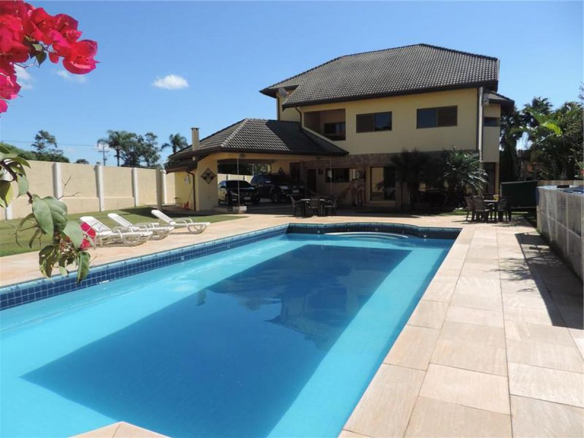 Casa de 4 dormitorios en Sao Paulo, Brazil No. 587228