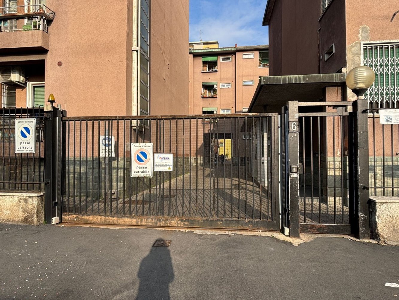 13m² Garage in Milan, Italy No. 255360