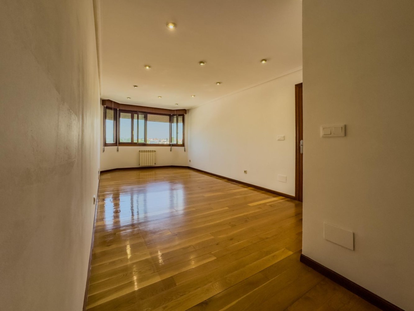 Dúplex de 4 dormitorios en El Astillero, Spain No. 164500