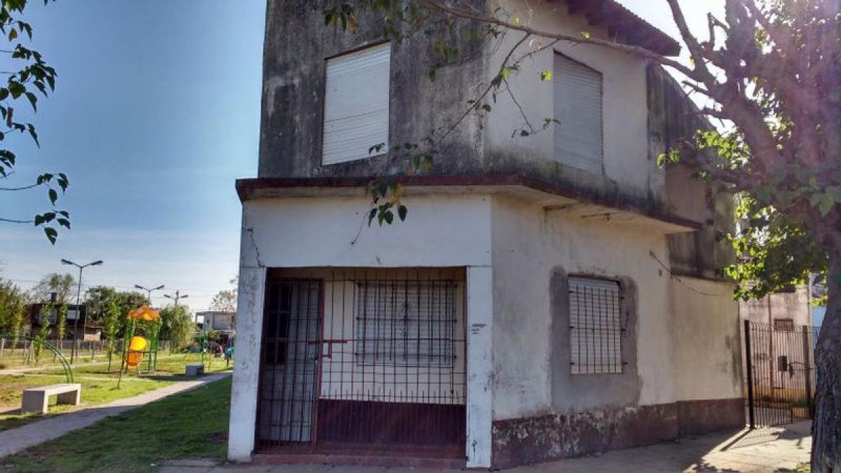 4 bedrooms House in San Miguel, Argentina No. 83102