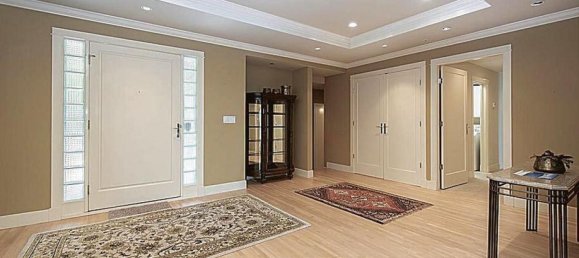 7 bedrooms House in British Columbia, Canada No. 1257 5