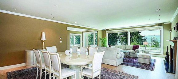 7 bedrooms House in British Columbia, Canada No. 1257 9