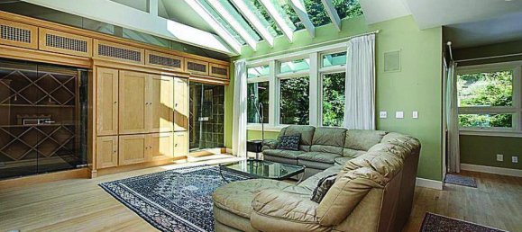 7 bedrooms House in British Columbia, Canada No. 1257 11