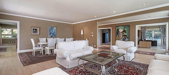 7 bedrooms House in British Columbia, Canada No. 1257 8