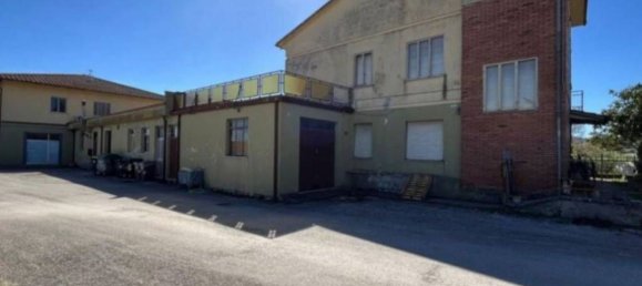 1145m² Commercial property in Tuoro sul Trasimeno, Italy No. 316426 2