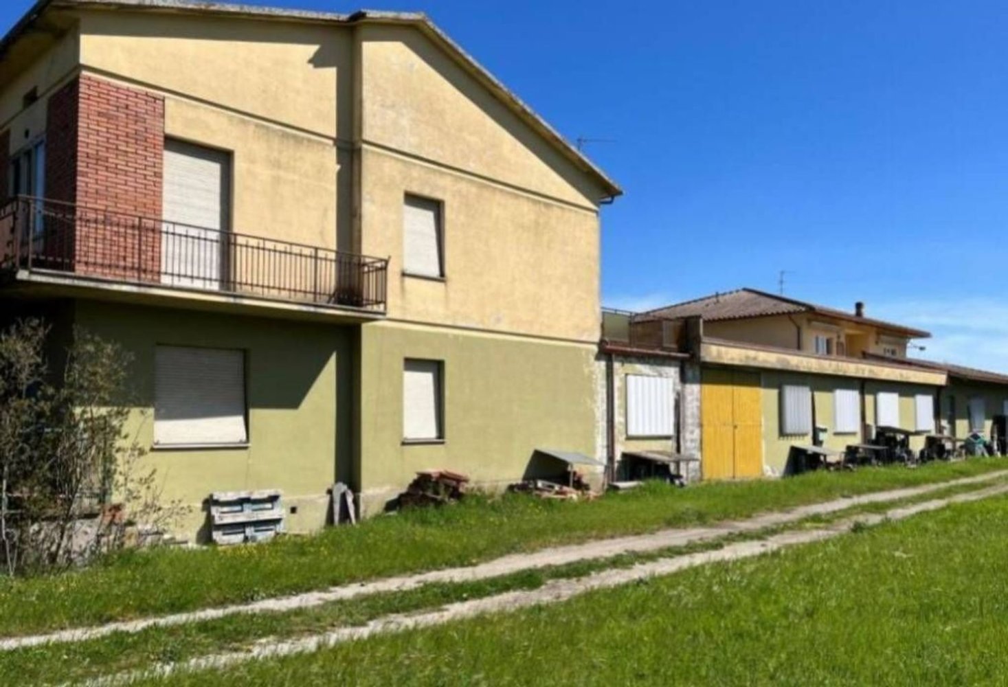1145m² Commercial property in Tuoro sul Trasimeno, Italy No. 316426