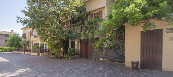 Casa de 7 habitaciónes en Reggio Emilia, Italy No. 297839 2