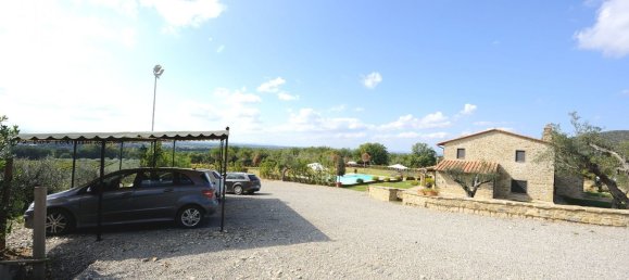 21 room Villa in Tuoro sul Trasimeno, Italy No. 54184 9