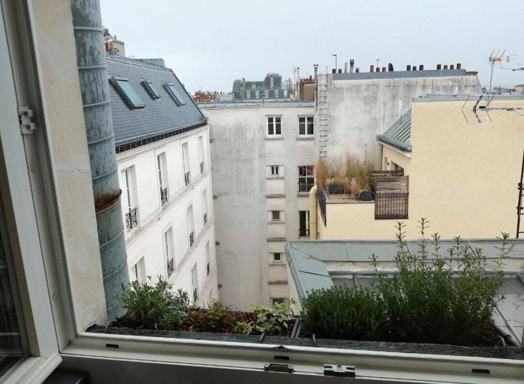 Studio in Paris, France No. 333873