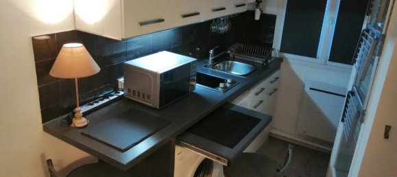 Studio in Paris, France No. 333873 4